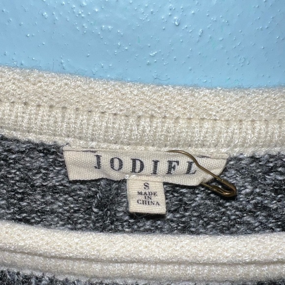 Jodifl - Grey Stylish Blouse - Picture 2 of 4